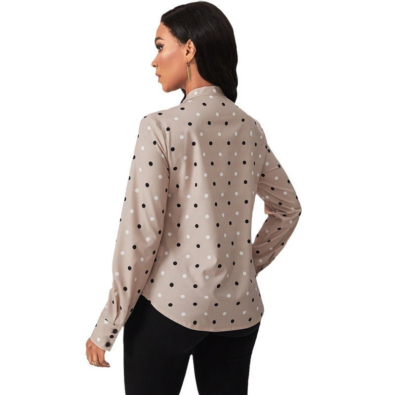 Blouse Ample Élégante à Pois – Col V et Lacets